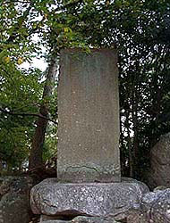 浜ちりめん創製記念碑(長浜八幡神社内)